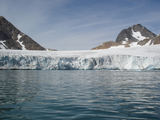 [Photo of Apusiaajik glacier]