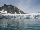 [Photo of Apusiaajik glacier]